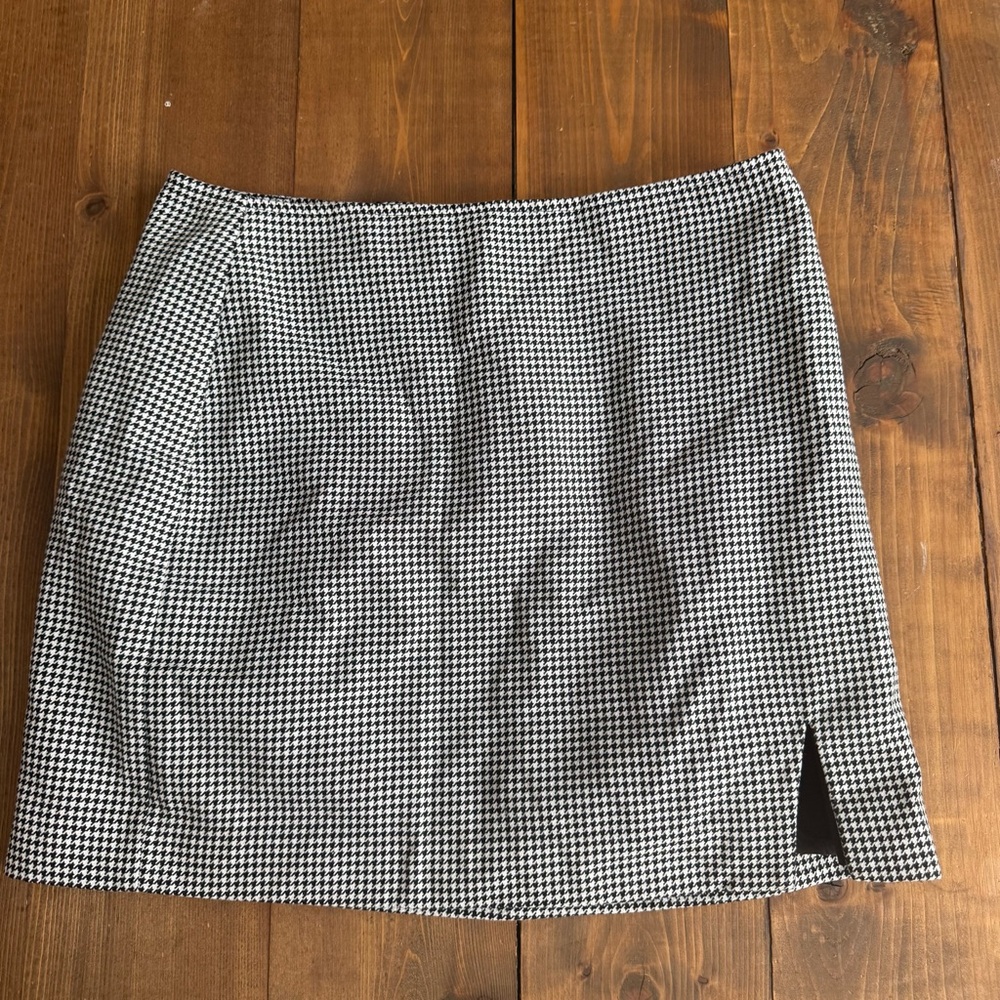 Forever 21 Black and White Houndstooth Mini Skirt